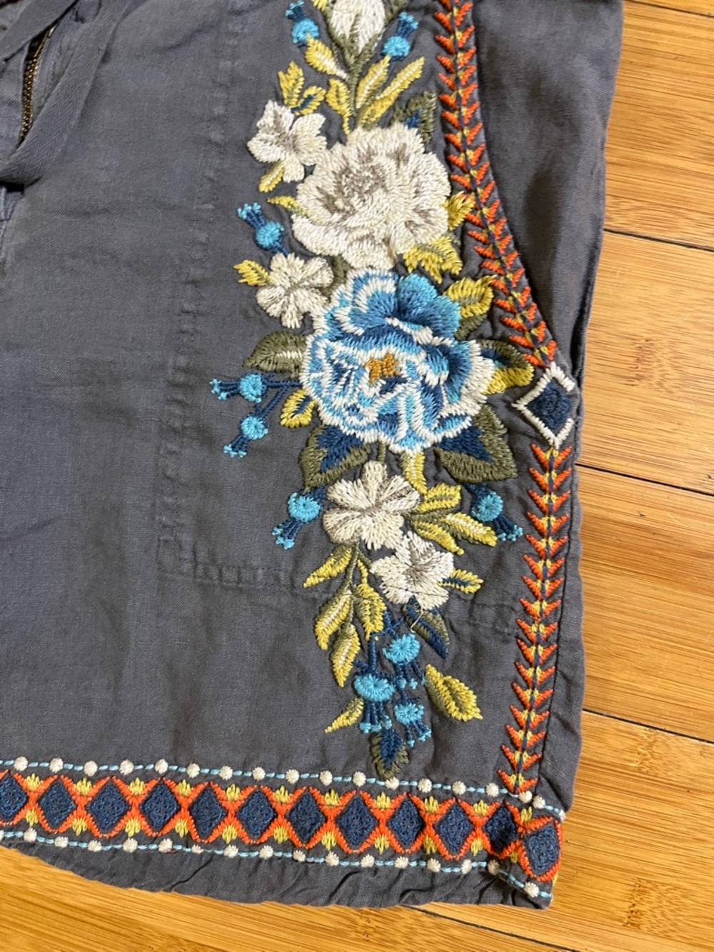 Johnny Was JW Los Angeles Linen 100% Embroidered Floral Bermuda Shorts Boho - Picture 3 of 11